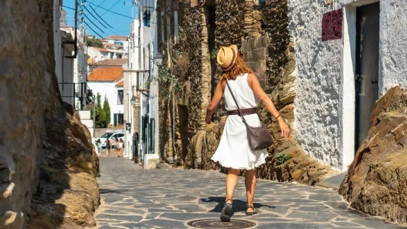 Explore o charme da Rua das Pedras em Búzios