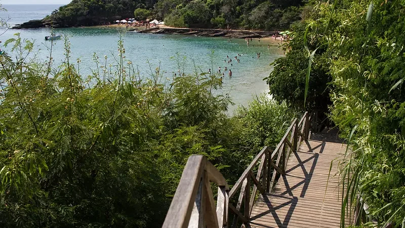 Desvende as belezas da Praia da Azeda e Azedinha em Búzios com conforto na Pousada do Namorado. Crédito Thiago Freitas MTUR